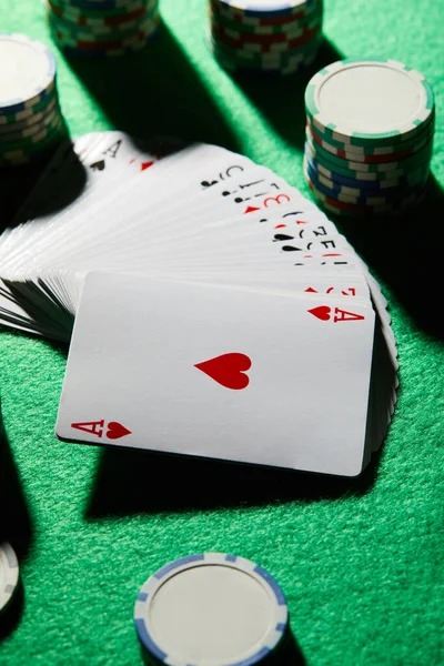 Dealer interaction and live chat interface during Shio Game play on hiwin 777